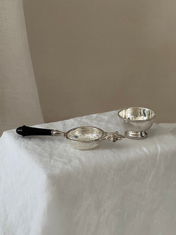 Tropea Silver-Plated Brass Tea Strainer with Bowl