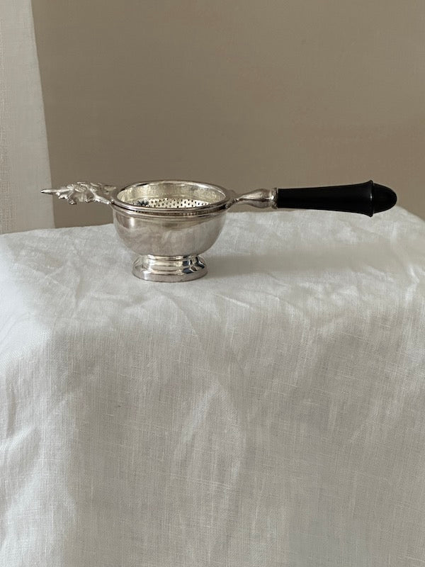 Tropea Silver-Plated Brass Tea Strainer with Bowl