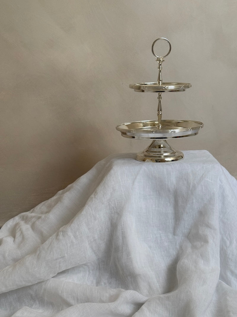 Château Two-Tier Round Silver-Plated Stand with Delicate Embellishments