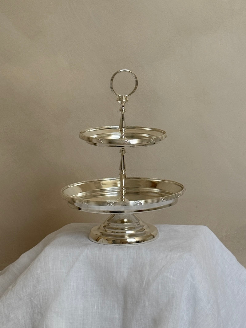 Château Two-Tier Round Silver-Plated Stand with Delicate Embellishments